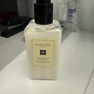 Jo Malone Cream Moisturizer English Pear and Fressia